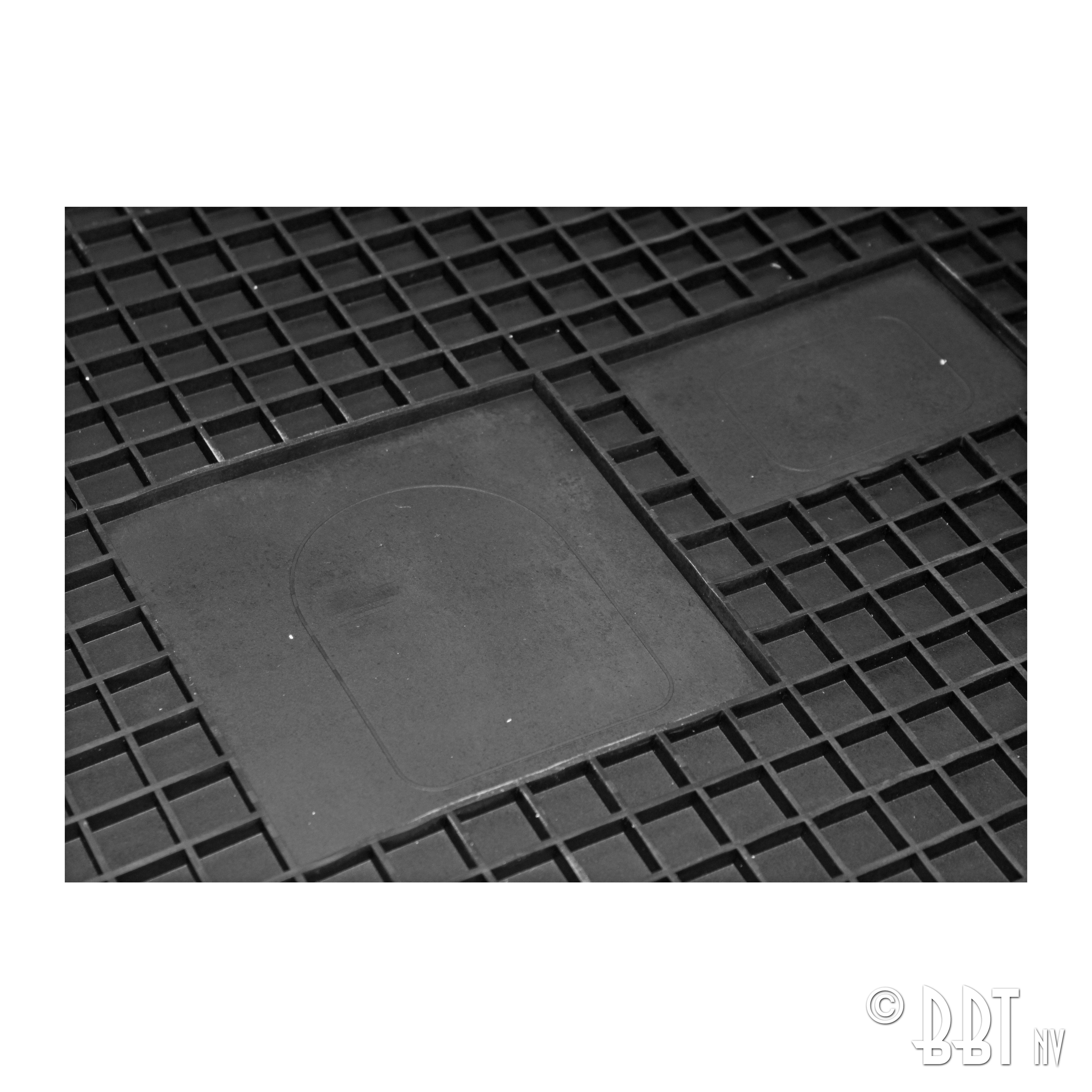 Rubber laadvloermat (zwart) detail — T1, T2