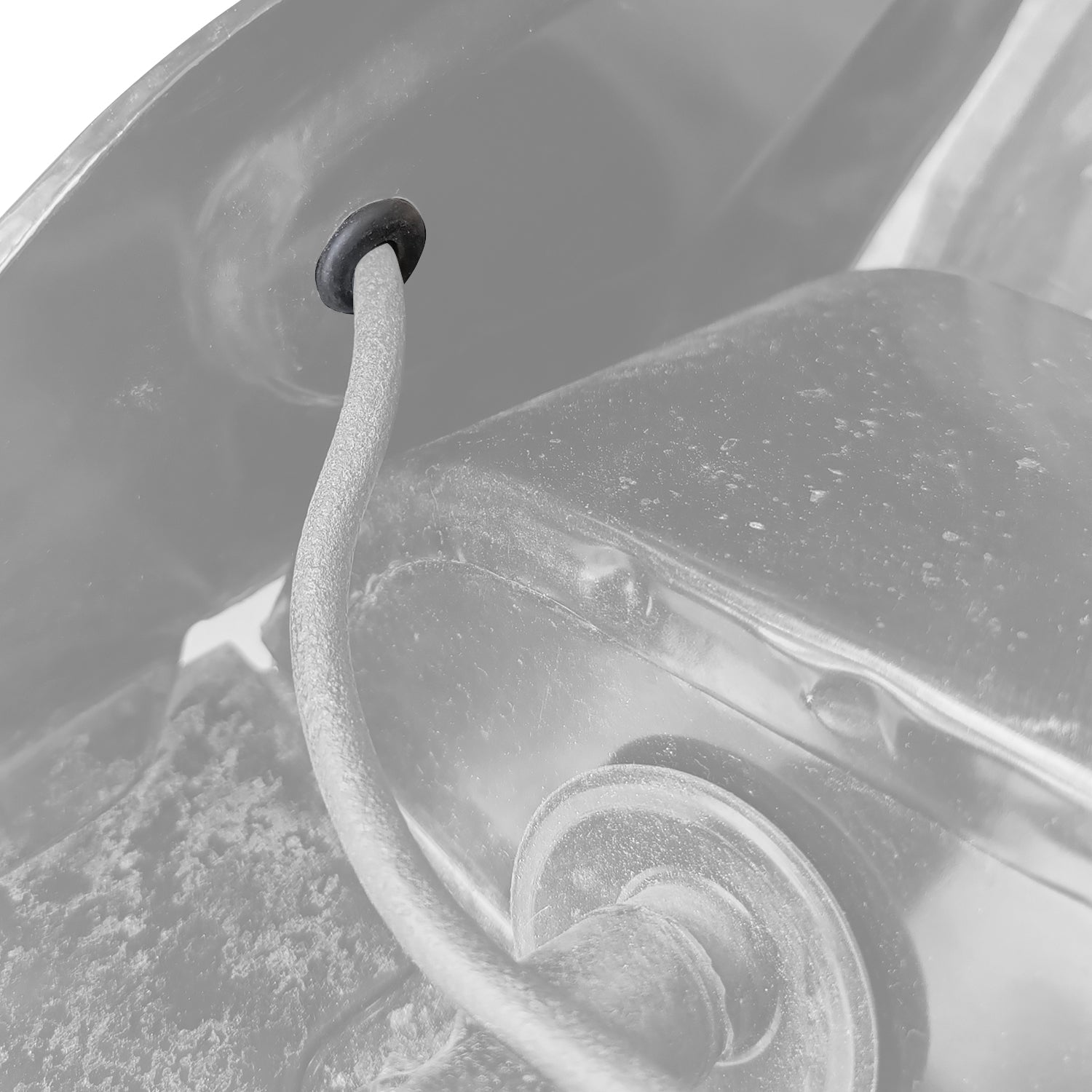 Doorvoerrubber benzineleiding in motorbeplating - 6mm detail — T1, T2, Kever, KG