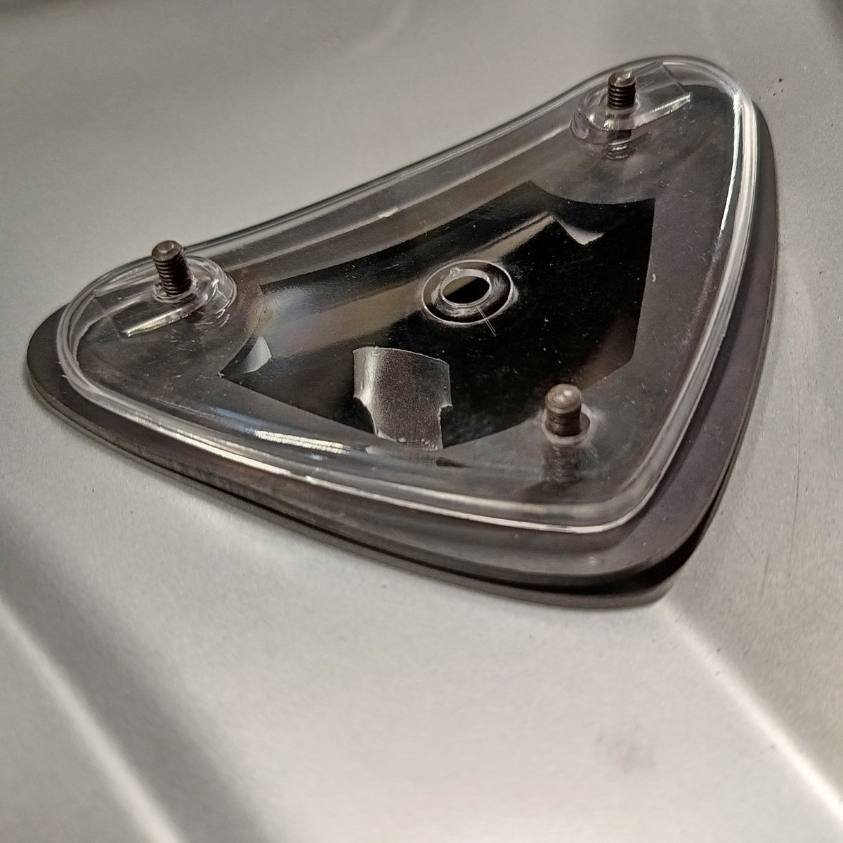 VW Beetle | Seal plexiglas cover plate for license plate light inside | 10/52-07/57 | 111 943 197