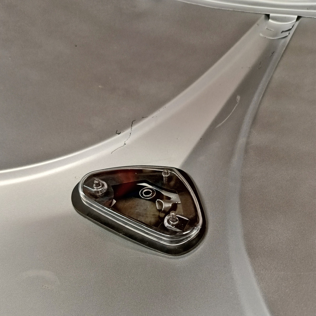 Nummerplaatverlichting plexi afdekplaatje binnenkant – VW Kever – OEM 111 943 139 – detail 4