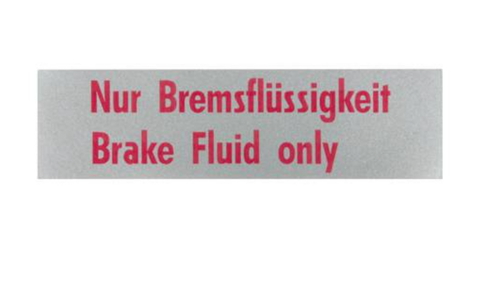 Sticker 'Brake Fluid only' kickpaneel bestuurderszijde (remvloeistofreservoir), 2x7cm, 8/67-7/72 – VW T2 Bus