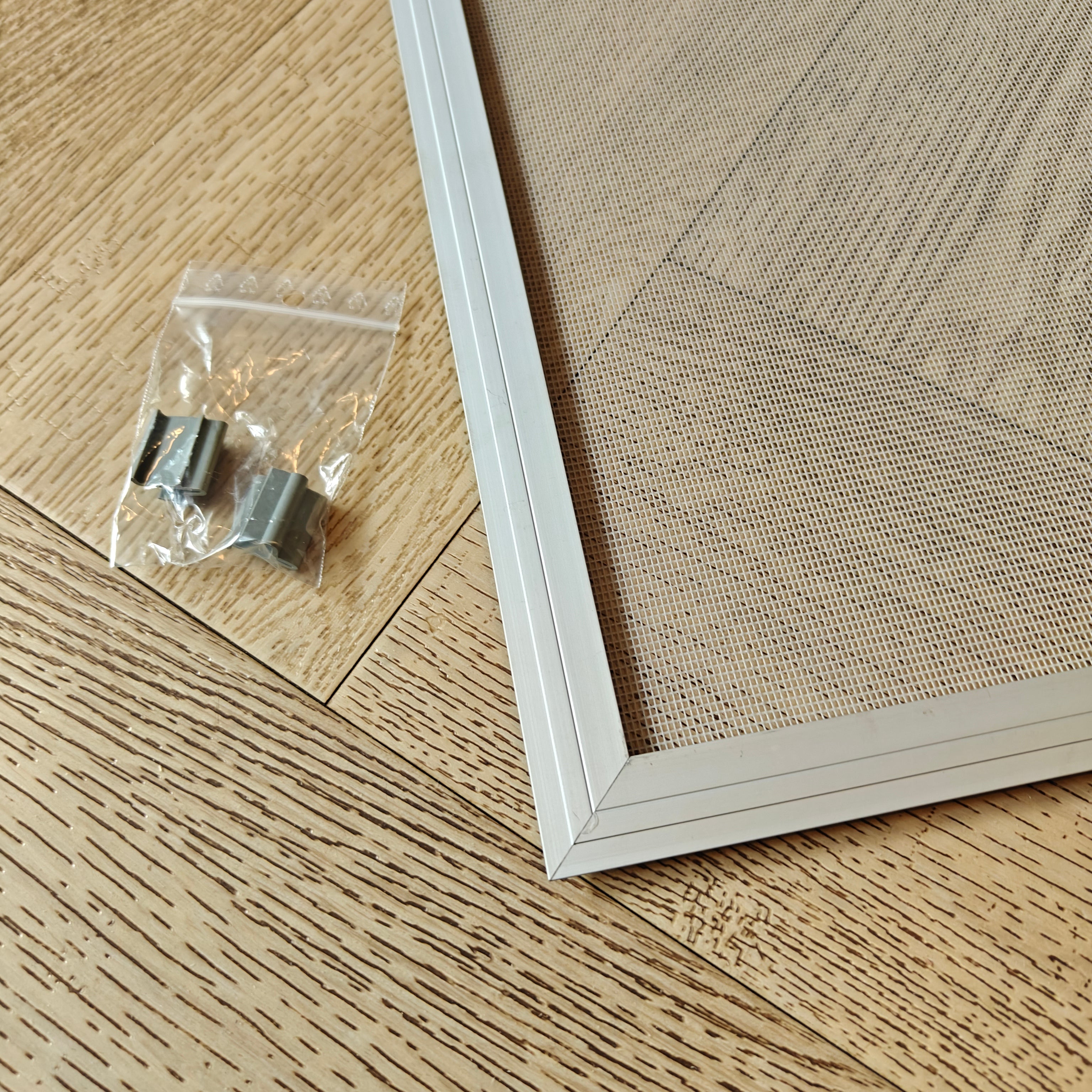 Aluminium mosquito net for louvered jalousie window, delivered with two mounting clips Westfalia 8/1967-7/1979