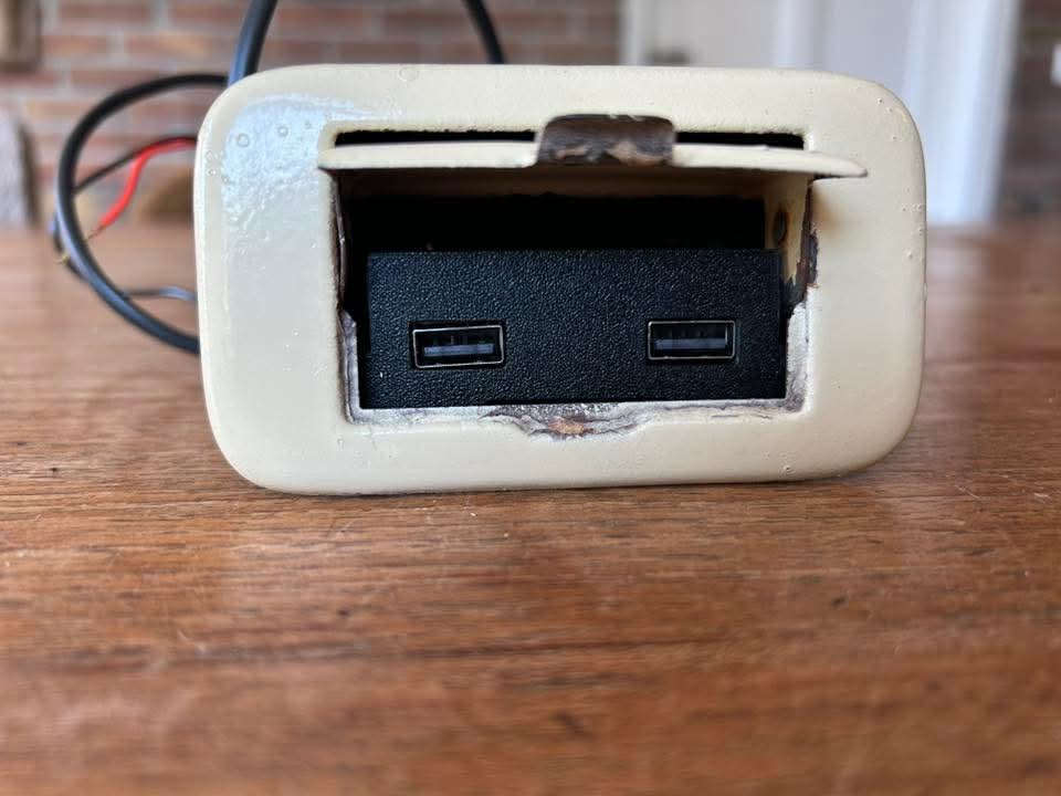 VW T1 | USB charger for ashtray, 6/12 volt
